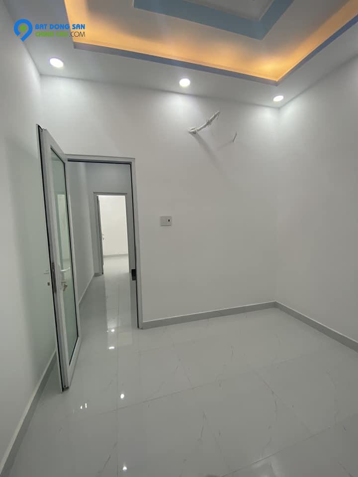 Bán nhà phố MTĐ ở Huyện Bình chánh. DT = 200m2. Giá chỉ : 5,5 tỷ: