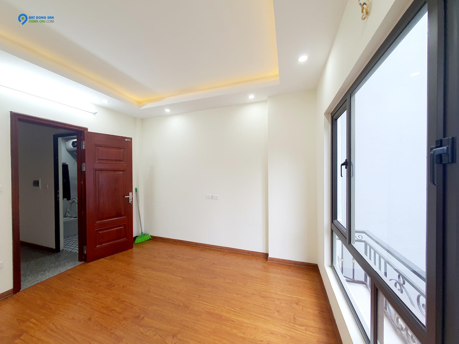 B Nhà trục đường thông, ô tô qua, căn góc, xây đơn Kim Chung Hoài Đức- 32m2
