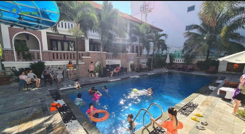 BÁN KHÁCH SẠN 4 SAO – 52 PHÒNG – DIỆN TÍCH KHỦNG 1.893M² – NGAY PHỐ CỔ HỘI AN