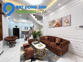 BÁN NHÀ CẦU GIẤY 40M2 NHÀ 7 TẦNG GIÁ 10.6 TỶ HÀNG HIẾM NHÀ 7 TẦNG CÓ THANG MÁY - NỘI THẤT ĐẸP - Ô TÔ ĐỖ CỬA - MẶT NGÕ THÔNG - GẦN PHỐ