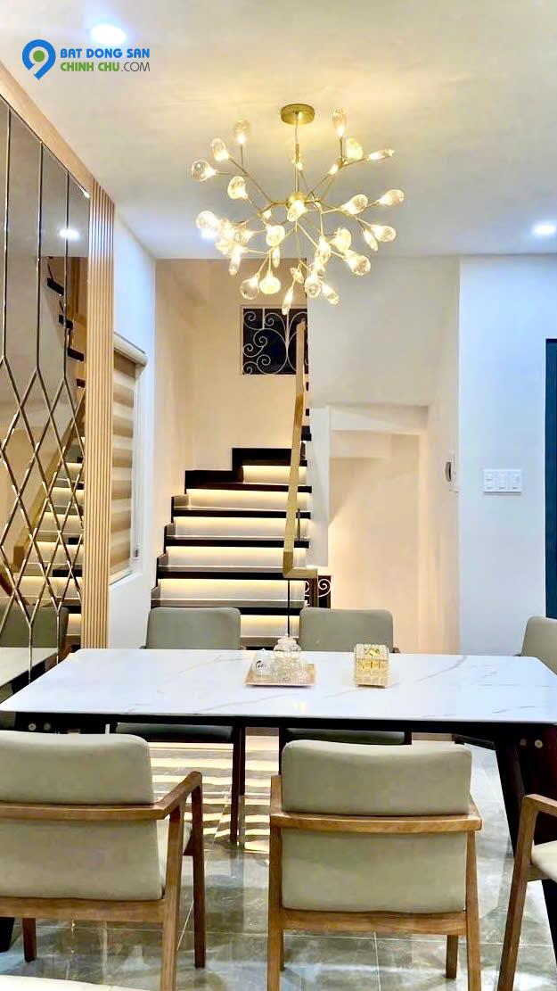 BÁN NHÀ Q10- HẺM 6M THÔNG CMT8- NGANG HƠN 5M- CĂN GÓC 3 TẦNG 3 PHÒNG NGỦ NỘI THẤT SỊN: 11 TỶ NHỈNH