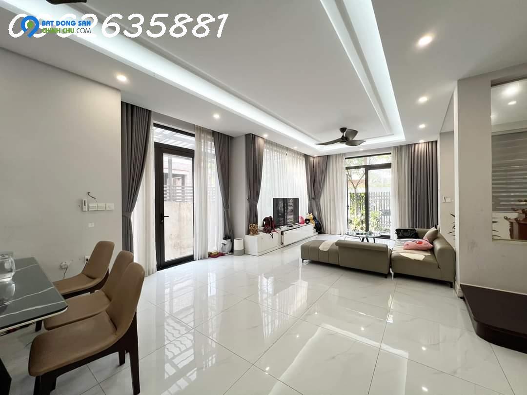 BIỆT THỰ ĐƠN LẬP, SÂN VƯỜN HIẾM CÓ, 230M2, 3 TẦNG, NHỈNH 20 TỶ, NGANG NHÀ THÔ. (20.5 TỶ)