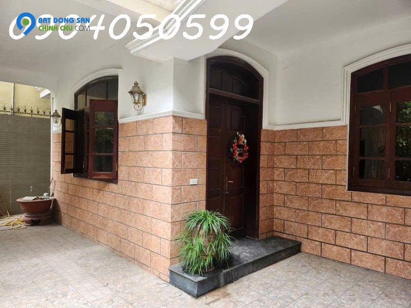 BIỆT THỰ SIÊU VIP - LÔ GÓC 3 MẶT THOÁNG - GARA Ô TÔ ĐỖ CỬA - 40M RA PHỐ - SỔ ĐẸP