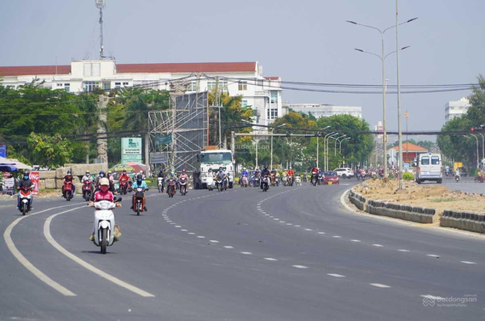 Bán Gấp Nhà MT Nguyễn Văn Linh, P.Tân Thuận Tây, Q7, DT: 24 x 20m, 1 lầu, giá: 86tỷ