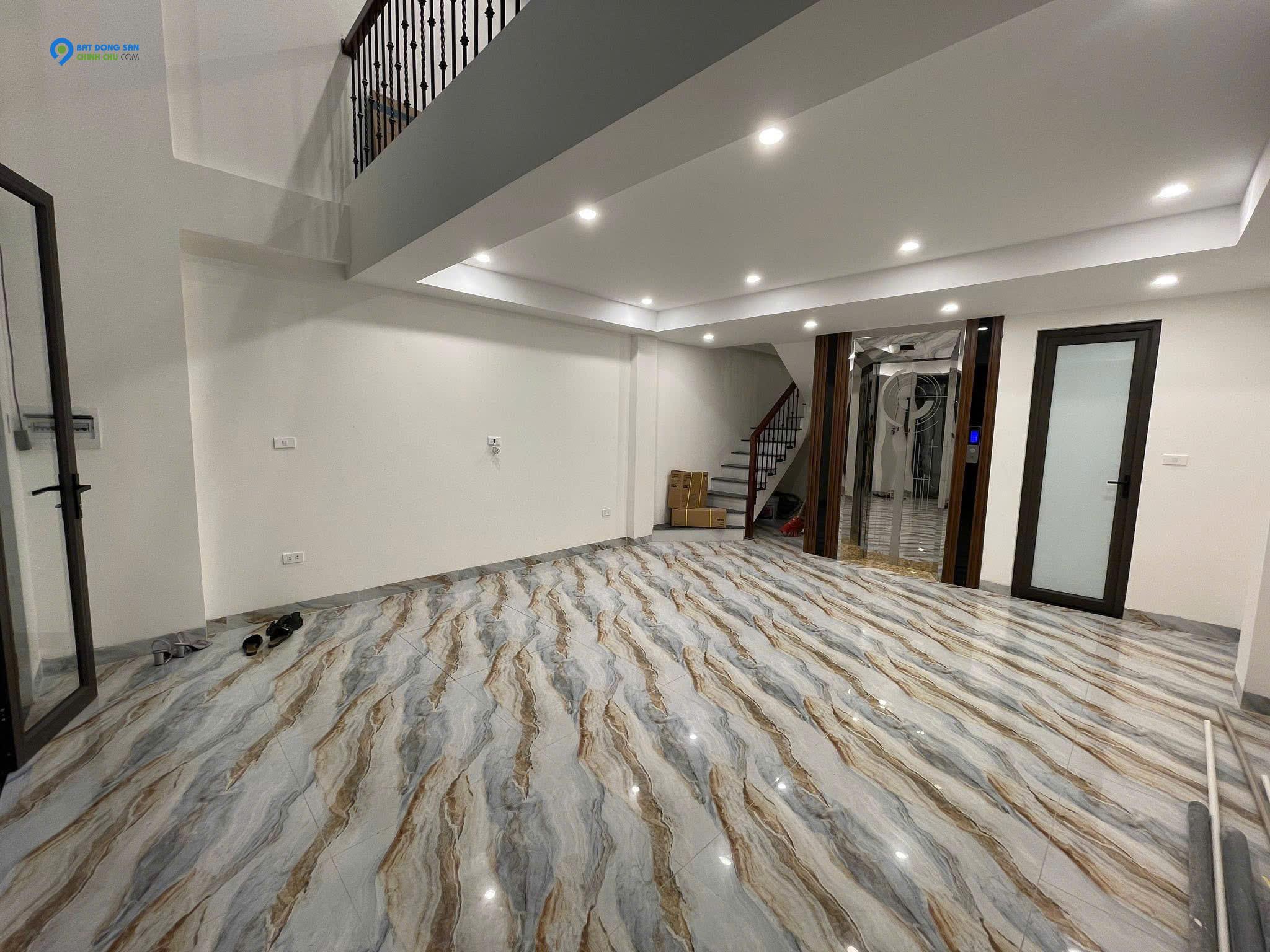 Bán Nhà Phố Hoàng Cầu - 45m x 7 Tầng Thang Máy - Ô Tô Đỗ Cửa - Giá 15,3 tỷ