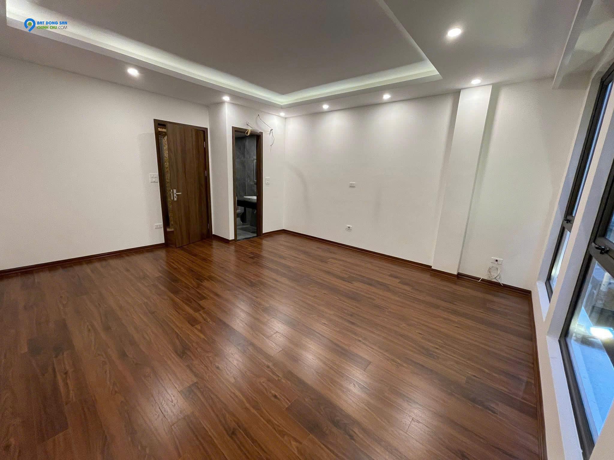 Bán Nhà Phố Hoàng Cầu - 45m x 7 Tầng Thang Máy - Ô Tô Đỗ Cửa - Giá 15,3 tỷ