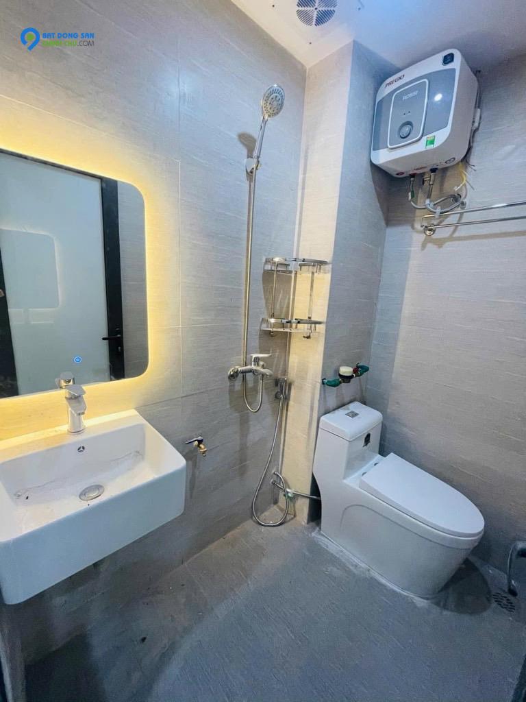 Bán căn CCMN 60m, 10 phòng khép kín full đồ, thang máy êm ru, dòng tiền ổn định, vài bước ra phố, khu Bách -  Kinh - Xây