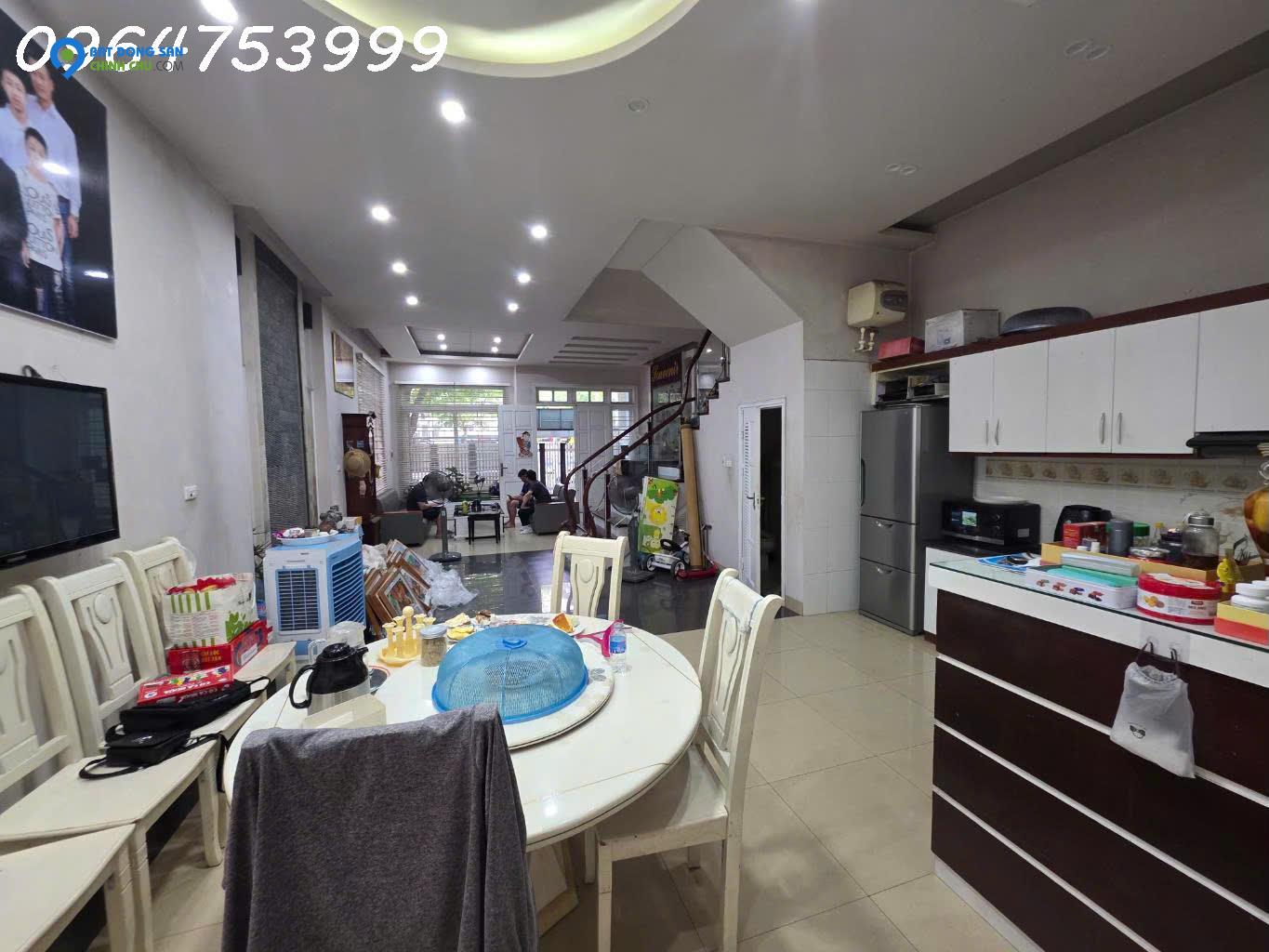 Bán nhà 4 tầng, 150m², Huỳnh Văn Nghệ, Long Biên - 39 tỷ