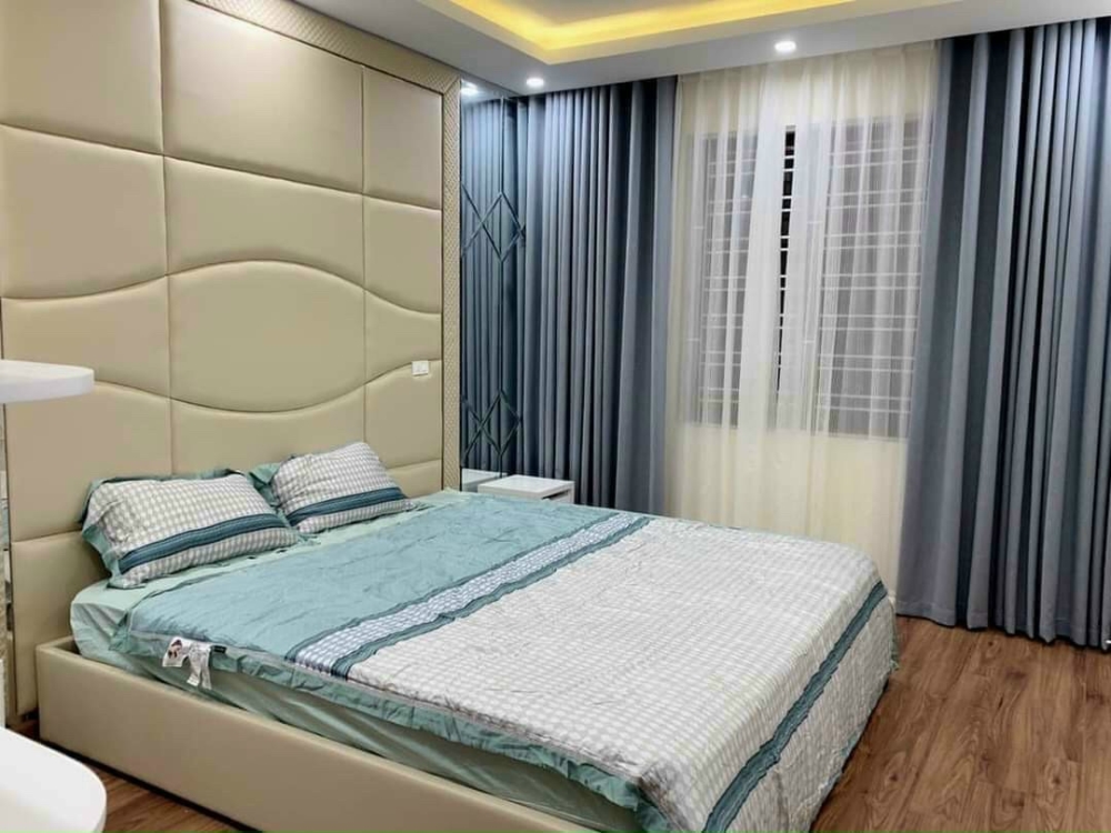 Bán nhà Cầu Giấy 5tầng 40m2, gần phố, lô góc, kinh doanh 5.9 TỶ