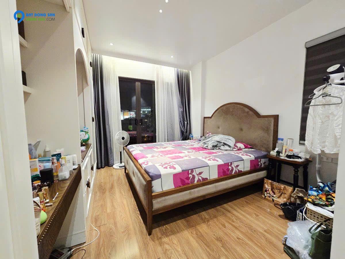 Bán nhà Cổ Linh 35m 7 tầng thang máy, lô góc, ô tô hơn 8 tỷ