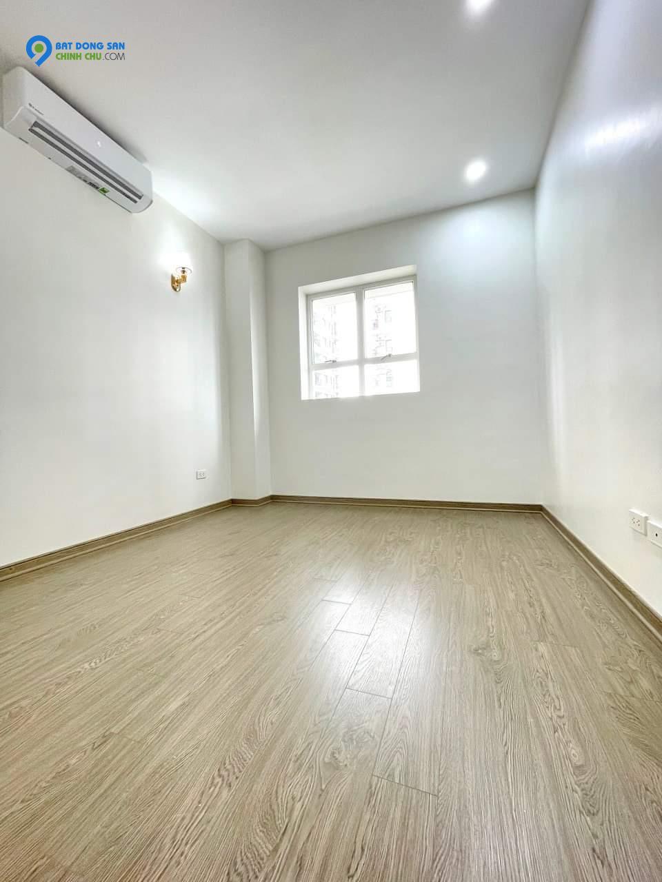 Bán nhà Dương Quảng Hàm, Cầu Giấy, 32m2, 3.95 tỷ, ngõ nông