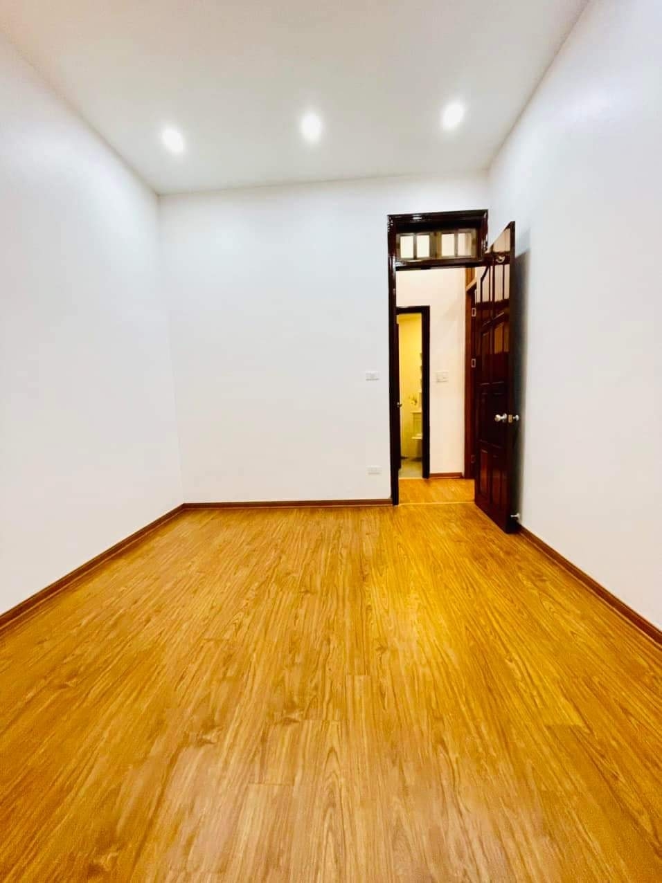 Bán nhà Hào Nam , 4 tầng , 5 ngủ , diện tích 50m2