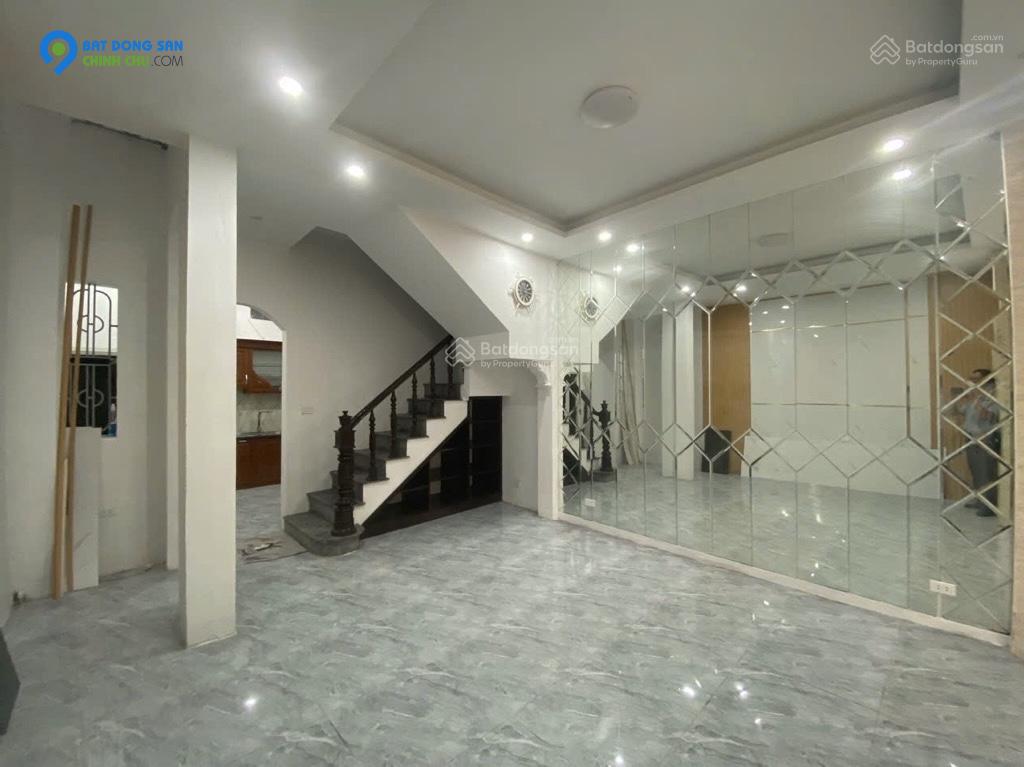 Bán nhà Mặt Phố Nguyễn Văn Cừ, DT 198m2, XD 3 Tầng, MT 7,5m – Nở Hậu thoáng sau, Tiện KD