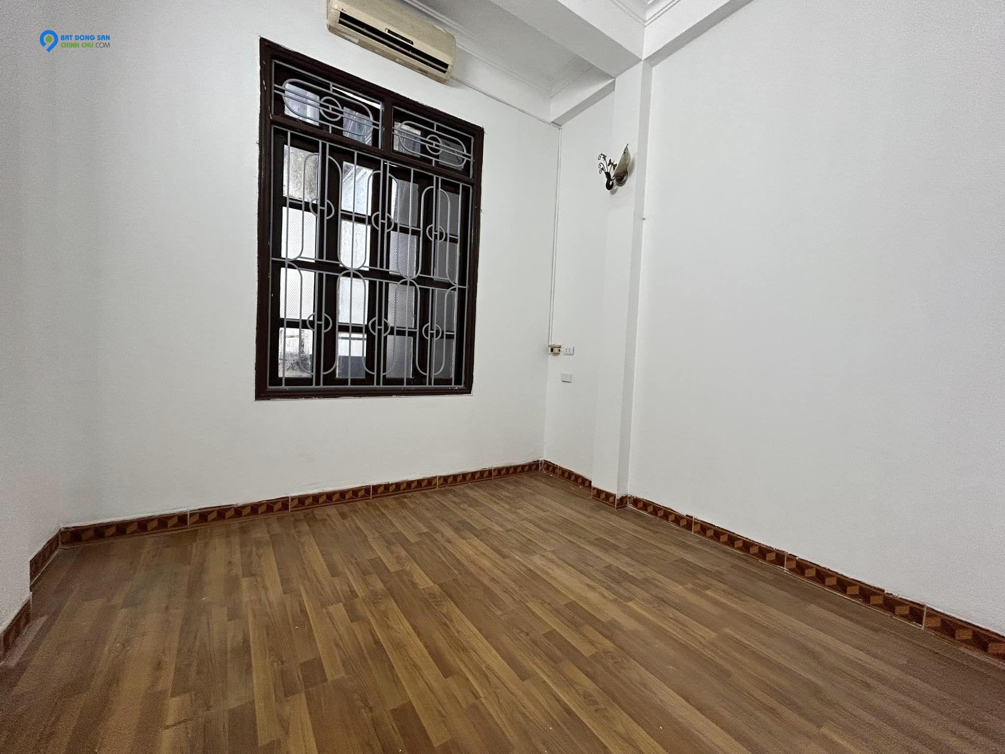 Bán nhà Ngõ Nguyễn Văn Cừ 30m2 x 3 tầng, Dân Xây chỉ 2,7 tỷ. LH 0913182011