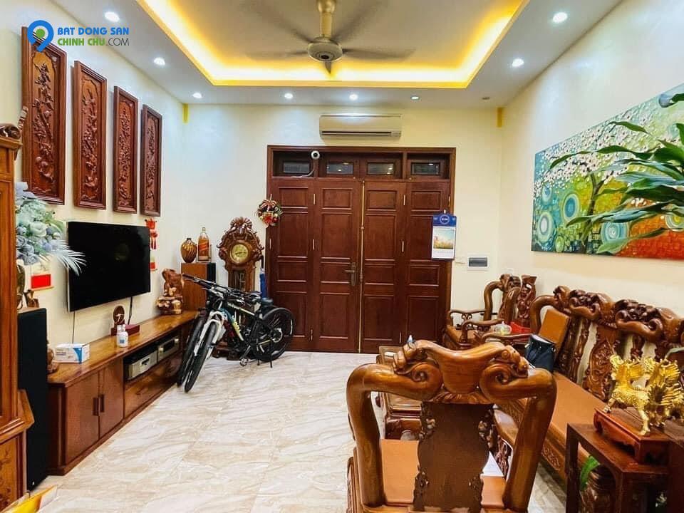 Bán nhà Ngọc Lâm, Long Biên, Hà Nội * 80 m2 * 4 Tầng * 5 tỷ 5 * Lô Góc, 3 Mặt Thoáng, 3 Bước Ra Phố