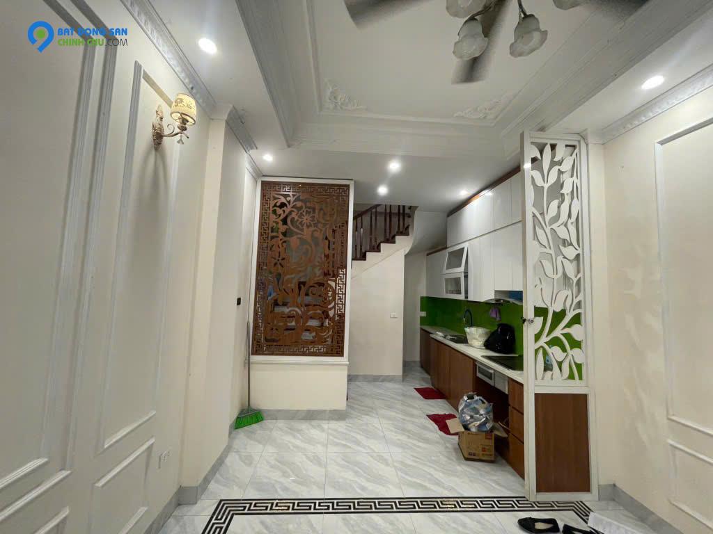 Bán nhà Phố Trạm - 48m2 - ngõ thông - ô tô - chỉ 6.1 tỷ