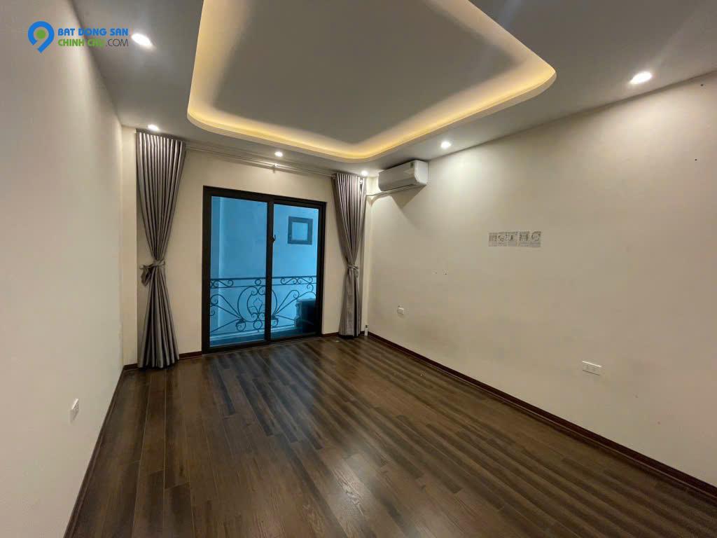 Bán nhà Phố Trạm - 48m2 - ngõ thông - ô tô - chỉ 6.1 tỷ