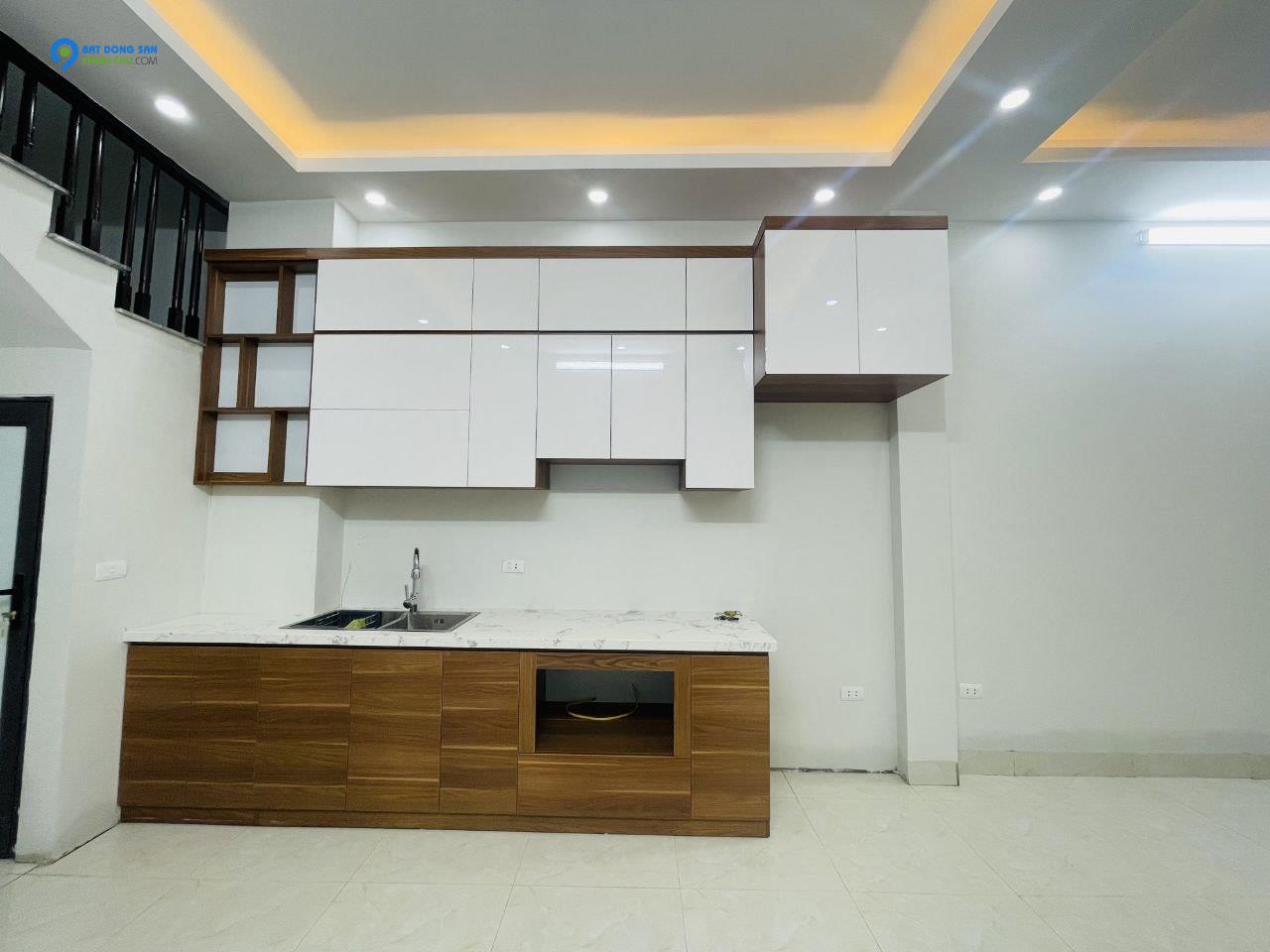 Bán nhà Phương Mai 25m2 x 5T, nhỉnh 2 tỷ