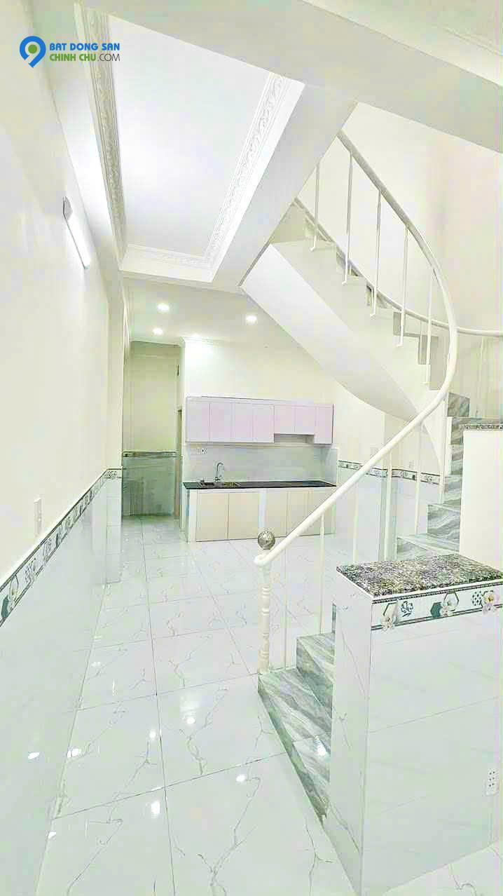Bán nhà Q10, thông CMT8, oto trong nhà, 44M2, cao 2 tầng 2 phòng: Nhỉnh 6 Tỷ.