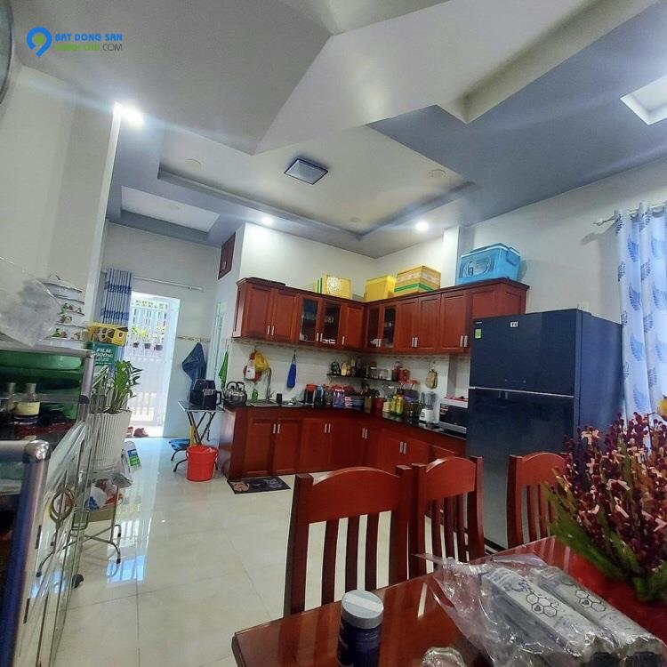 Bán nhà Quận 12, Giá rẻ- 102m2- Ngang 5m Nở hậu Tài Lộc.