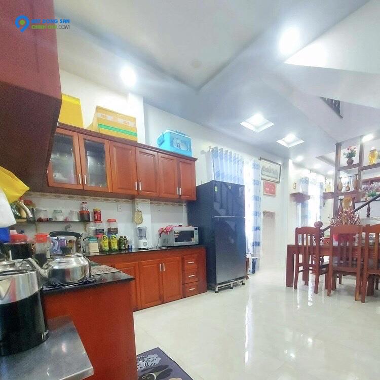 Bán nhà Quận 12, Giá rẻ- 102m2- Nở hậu- Hẻm Xe hơi tới cửa.