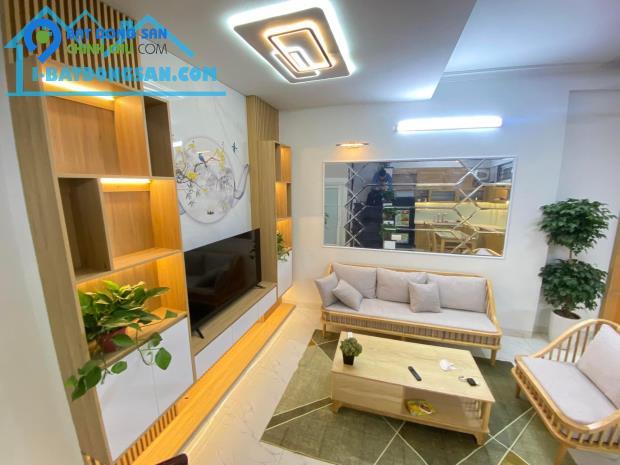 Bán nhà Trần Phú: 60m2 x 5 tầng, Ô TÔ. Giá chào 5 tỷ 500. LH 0986951728