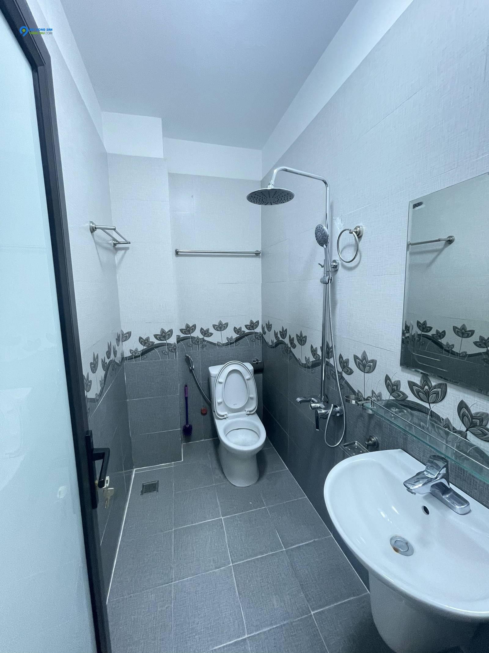 Bán nhà Trung tâm Thanh Xuân, 50m2, 5 tầng, Giá 7.9 tỷ