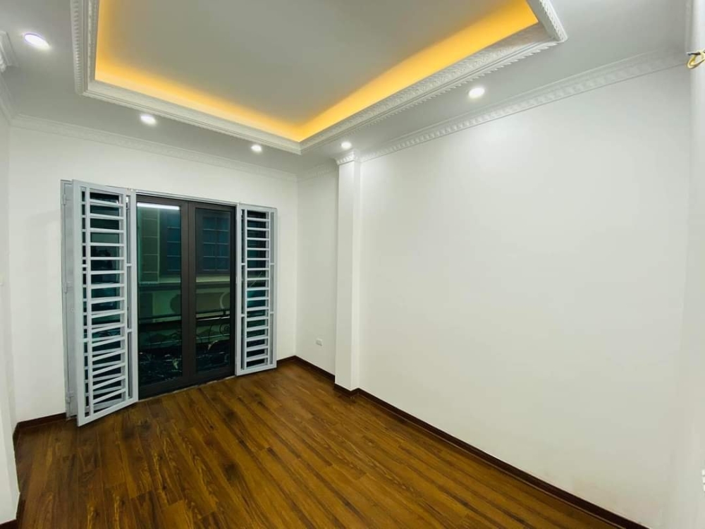 Bán nhà phố Thịnh Quang, ô tô đỗ cửa, 37m2, chỉ 5.3 tỷ