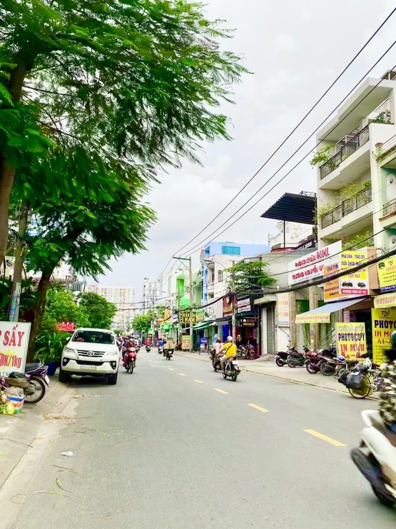 Biệt Thự Mini . Hẻm Xe Tải Thông. Thoại Ngọc Hầu. Tân Phú.