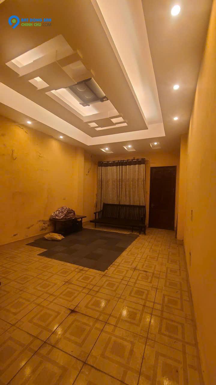 Cần bán nhà Nguyễn Văn Cừ, vị trí đẹp, muôn vàn tiện ích, giao thông thuận tiện.