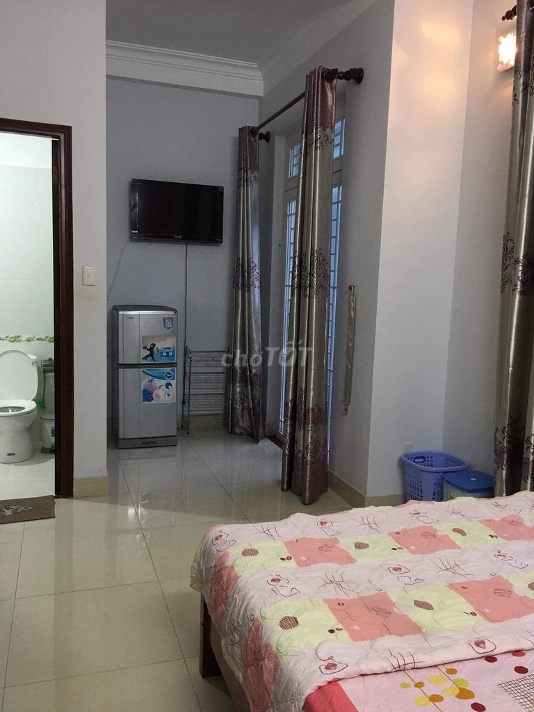 Cần cho thuê phòng trọ 18m2 đường Nguyễn Thị Minh Khai, Q1