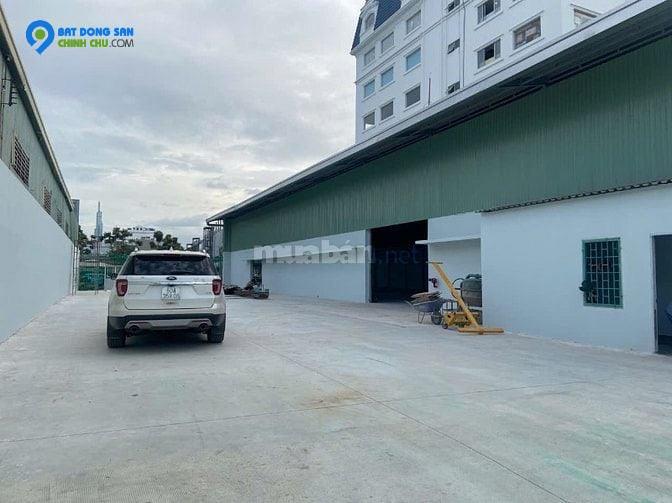Chính chủ cần cho thuê mặt bằng 1200 mét vuông, hai mặt tiền đường PHẠM VĂN ĐỒNG và KHA VẠN CÂN