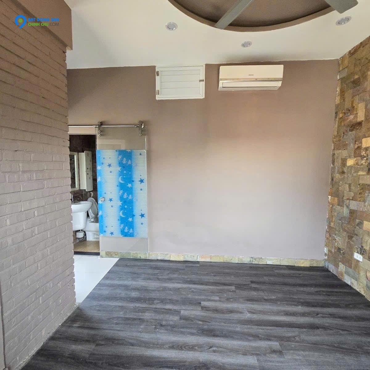 Chính chủ rất cần bán căn biệt thự mặt phố ven sông, 180m2, giá 39 đại gia Thượng, Tây Hồ
