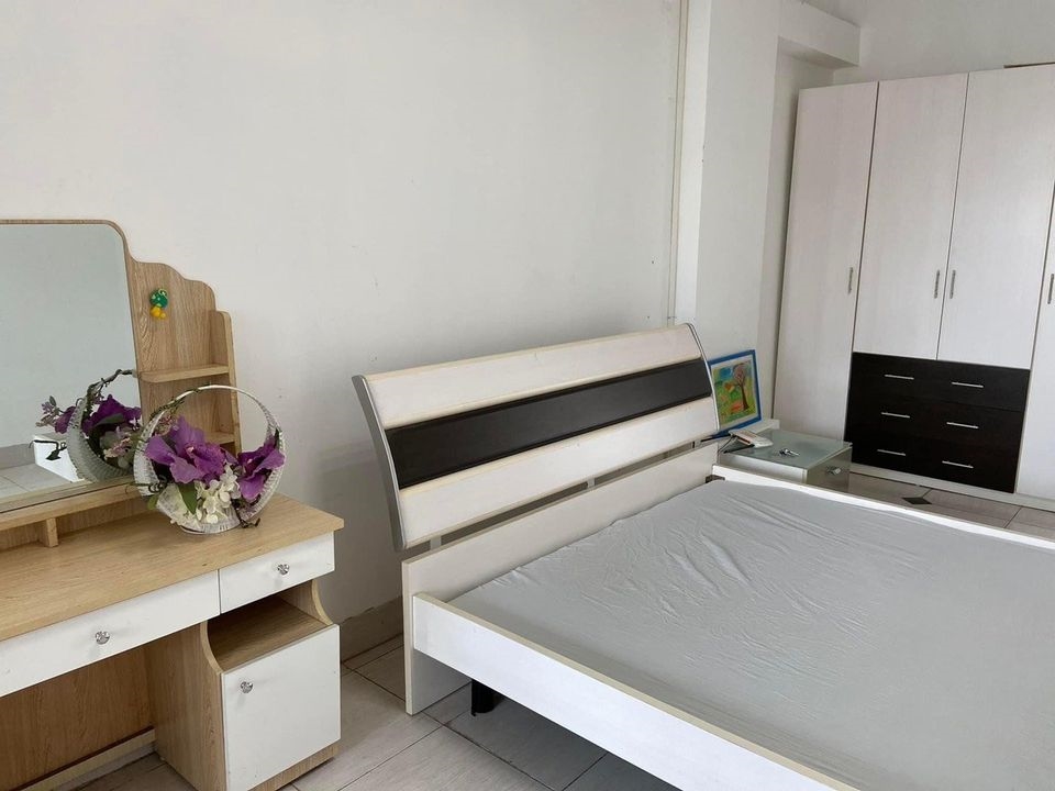 Cho thuê căn hộ thông phòng 2 tầng 50m2x 2 tầng gồm 3 ngủ 1 bếp. Ngõ 158 Nguyễn Khánh Toàn.