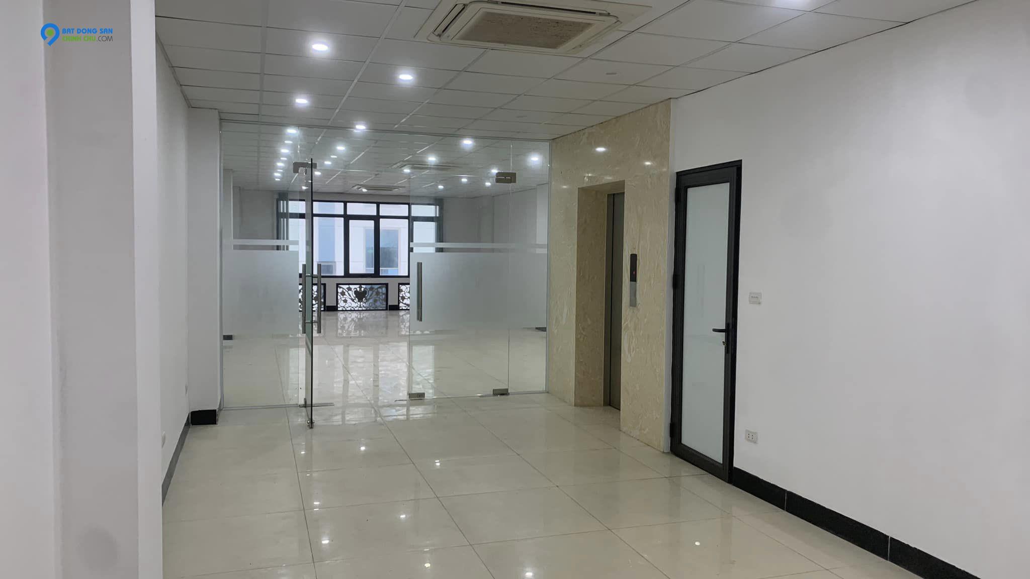 Cho thuê nhà văn phòng ngõ 603 Lạc Long Quân với 125m2, 6 tầng 1 tum, giá thương lượng.