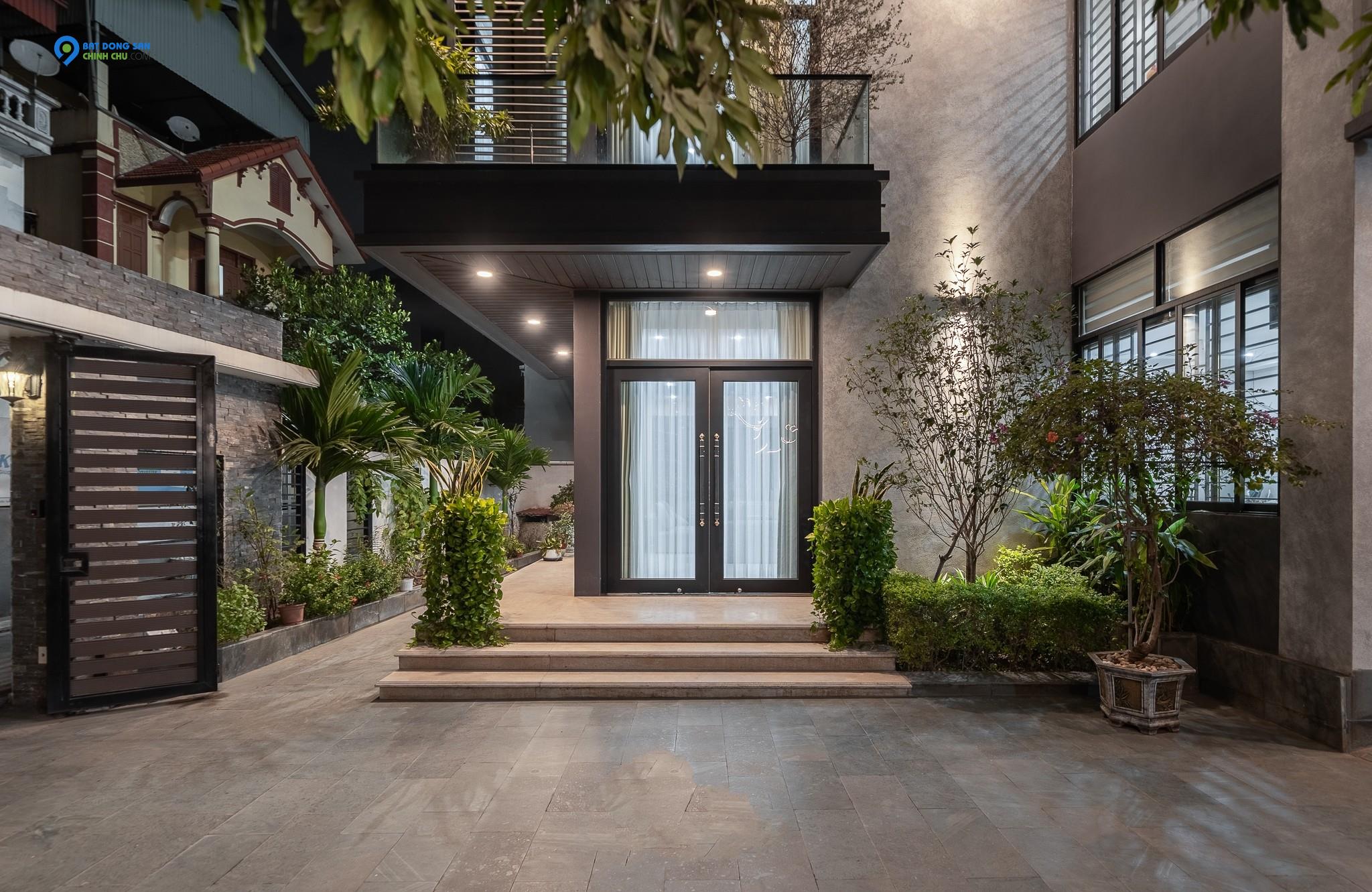 Chủ cần tiền giảm nhanh 20 tỷ! Bán căn biệt thự Vườn Đào, cạnh Lotte Tây Hồ - 300m2 - MT 16m