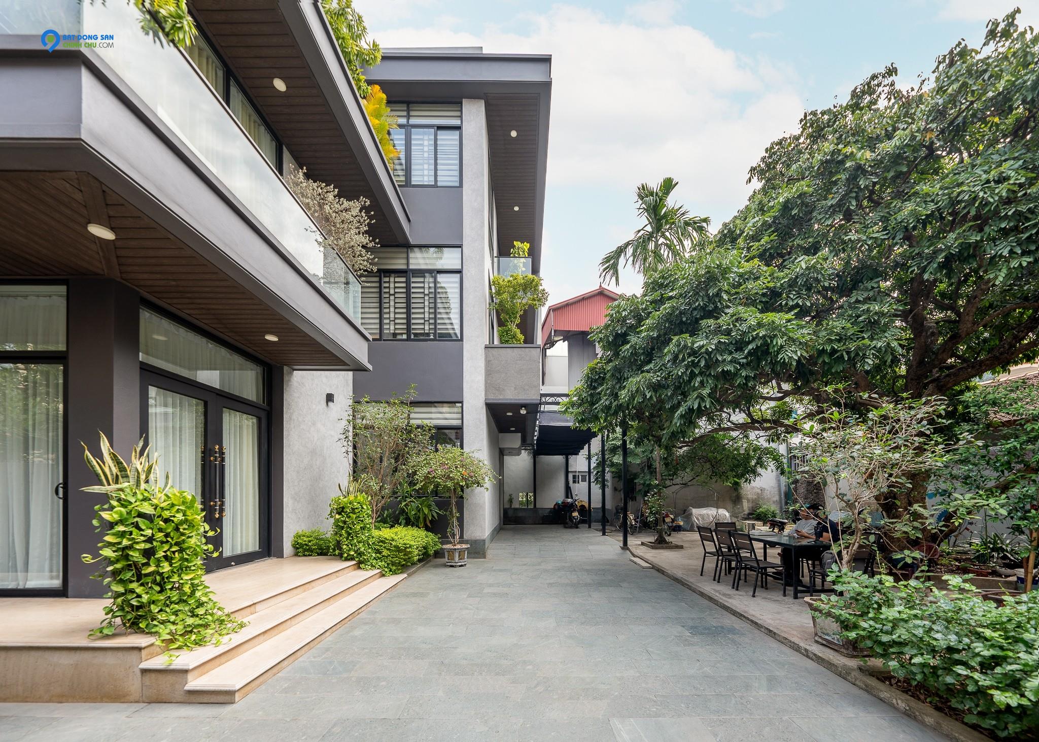 Chủ cần tiền giảm nhanh 20 tỷ! Bán căn biệt thự Vườn Đào, cạnh Lotte Tây Hồ - 300m2 - MT 16m