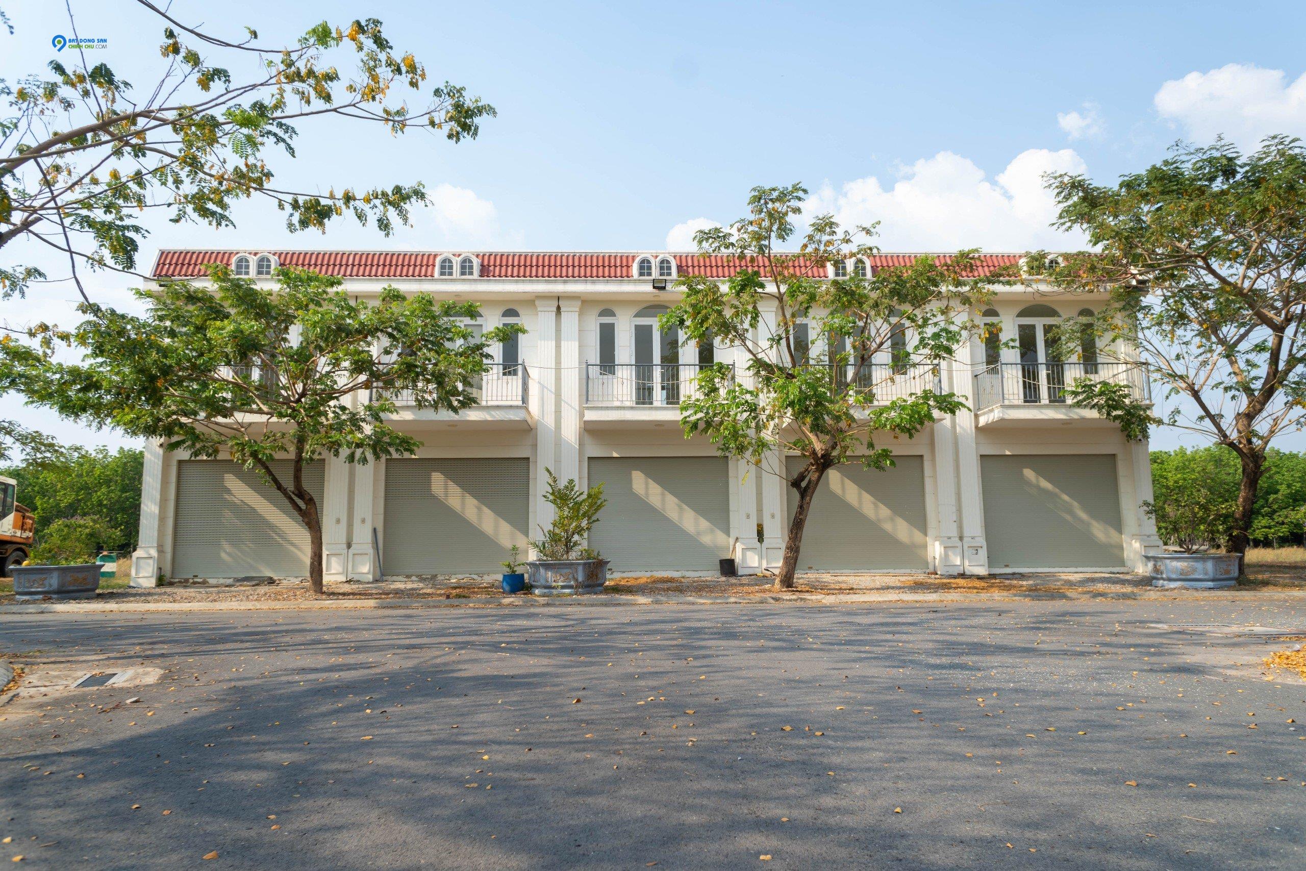 Giá chỉ từ 1 ,05tỷ/nền sở hữu đất liền thổ diện tích đa dạng từ 95m2 - 134m2.