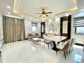 HIẾM!! Nhà Mặt Phố Trần Nhân Tông, Vị Trí Đẹp, Vỉa Hè Rộng, KD Đỉnh, 70m2, 4Tầng,Gía 37 Tỷ