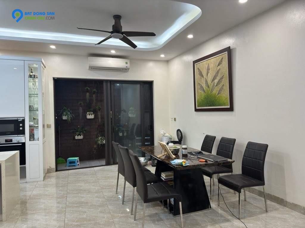 Hai Bà Trưng Building 7 tầng, thang máy, gara oto, KD VP đỉnh, 82m2, MT 5,8m