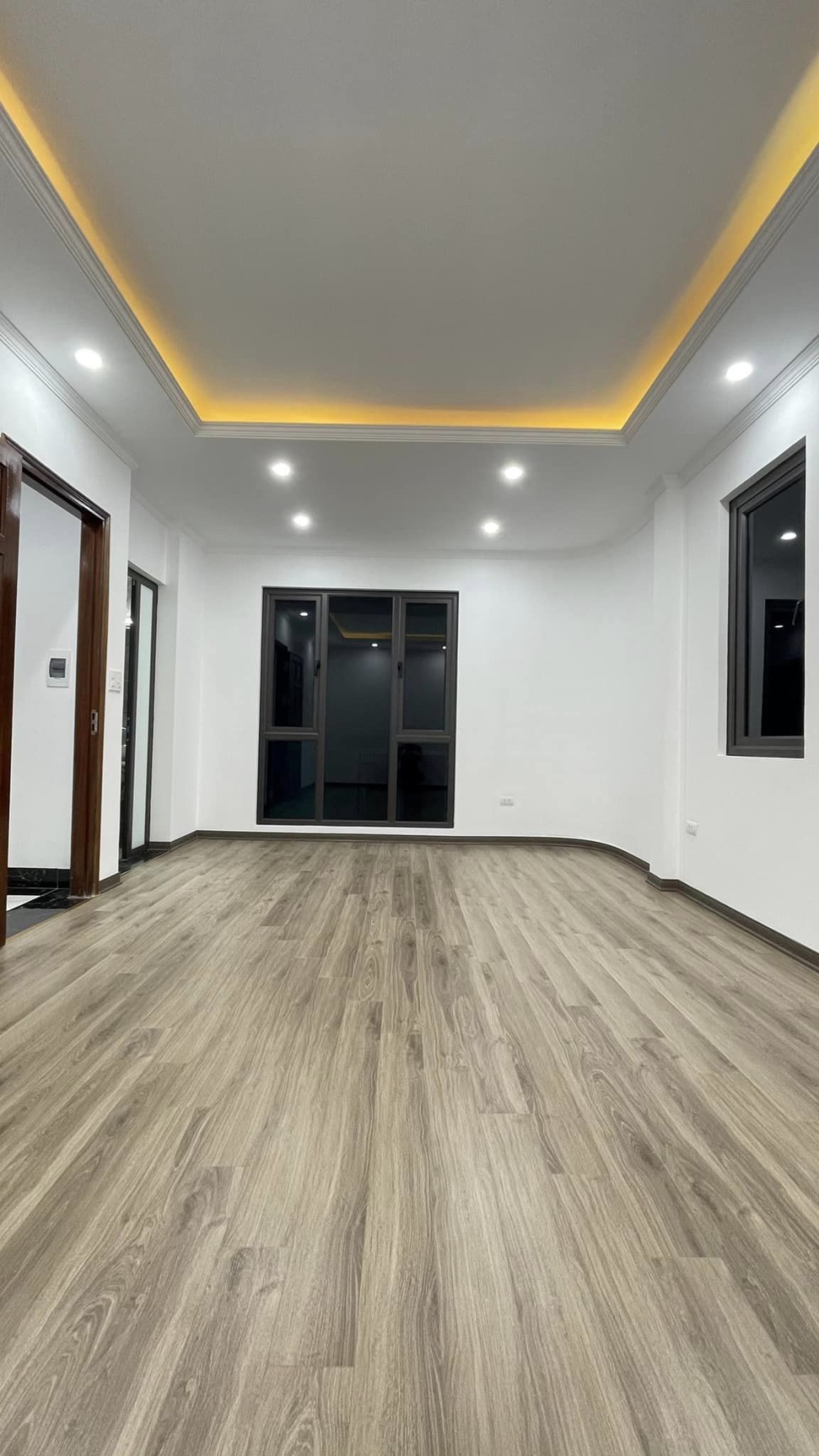 NHÀ ĐẸP LONG LANH ĐÓN TẾT THANG MÁY GẦN OTO BA BƯỚC RA PHỐ LÊ TRỌNG TẤN 40 6 TẦNG CHỈ NHỈNH 8 TỶ