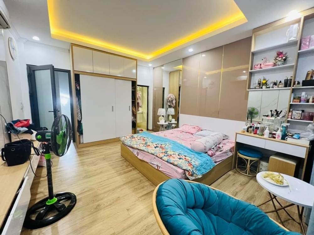 Nhà đẹp, giá rẻ, phố Đê La Thành, 6 tầng, 3 ngủ, 30m2, 3.5 tỷ