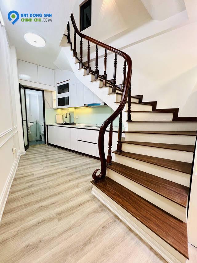 Nhà phố Đê La Thành , Ba Đình , diện tích 31m2, mặt tiền 8.4m, 5 tầng . Giá chỉ 7.2 tỷ