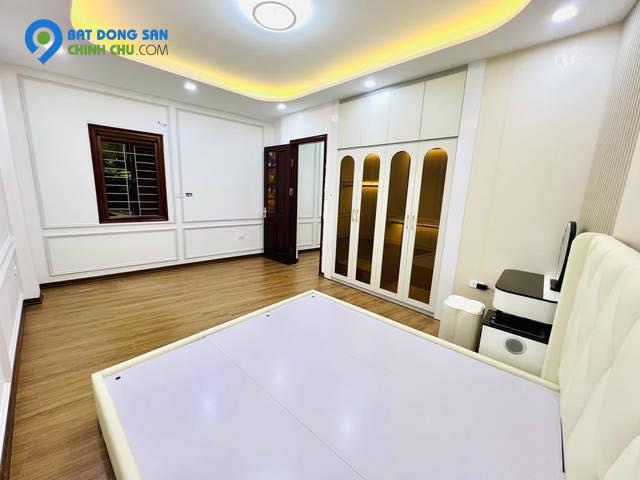 Nhà phố Đê La Thành , Ba Đình , diện tích 31m2, mặt tiền 8.4m, 5 tầng . Giá chỉ 7.2 tỷ