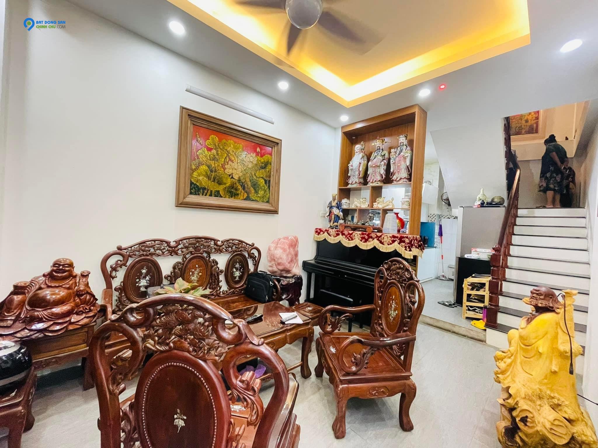 Nhà riêng rẻ đẹp nhất ở  Hào Nam Đống Đa 33m2 5T 4 tỷ Ngõ thông thoáng 0904,688,633