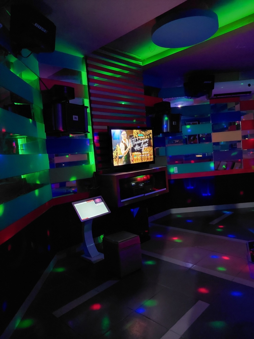 Quận Hải Châu-Nhượng Quán Karaoke VIp Đang KD Thu Nhập Cao-200m2-5 Tầng.