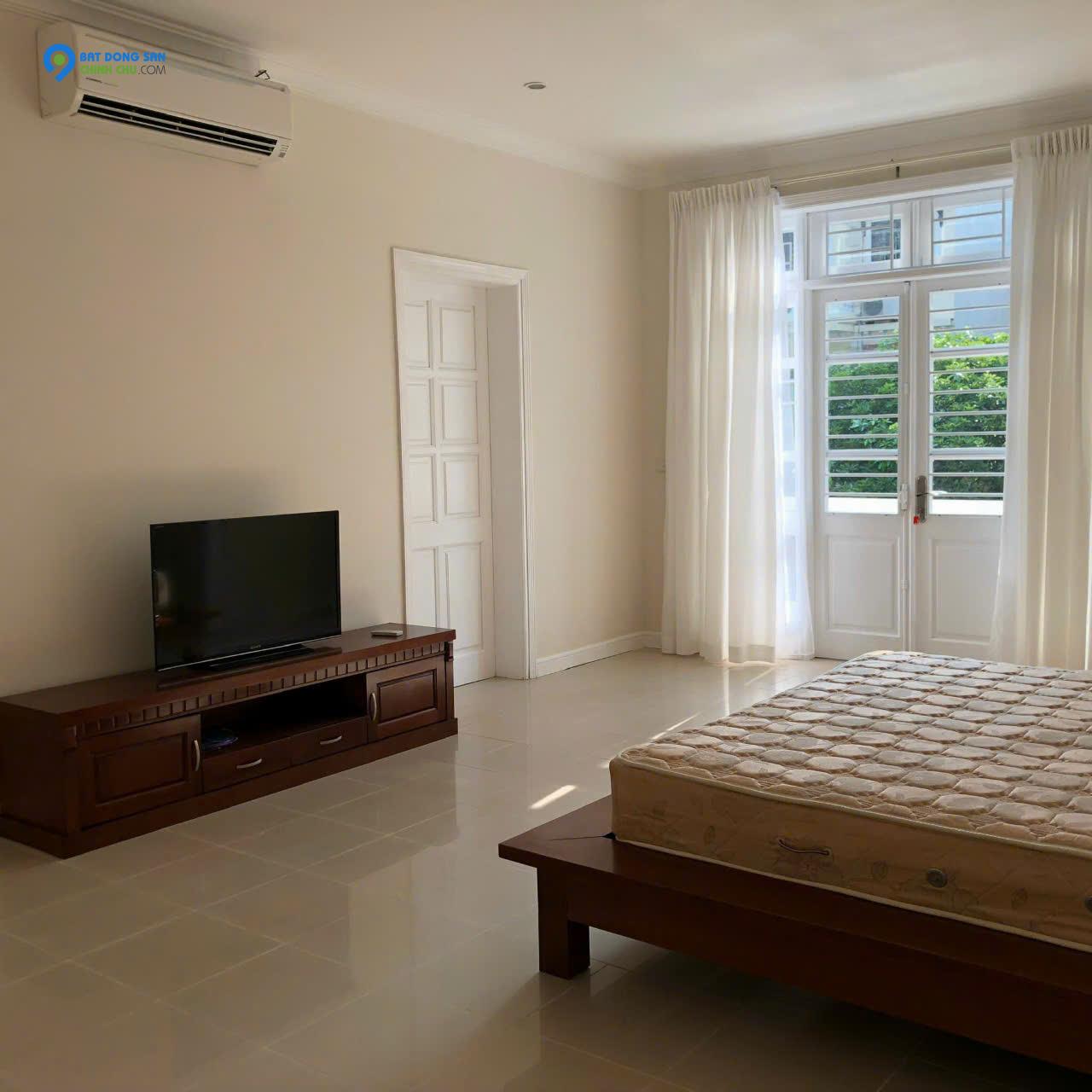 Siêu hiếm! BT 180m2 Khu C - Ciputra cạnh trường QT Singapo, gần CV 65ha. Giá tốt nhất chỉ 64 tỷ.