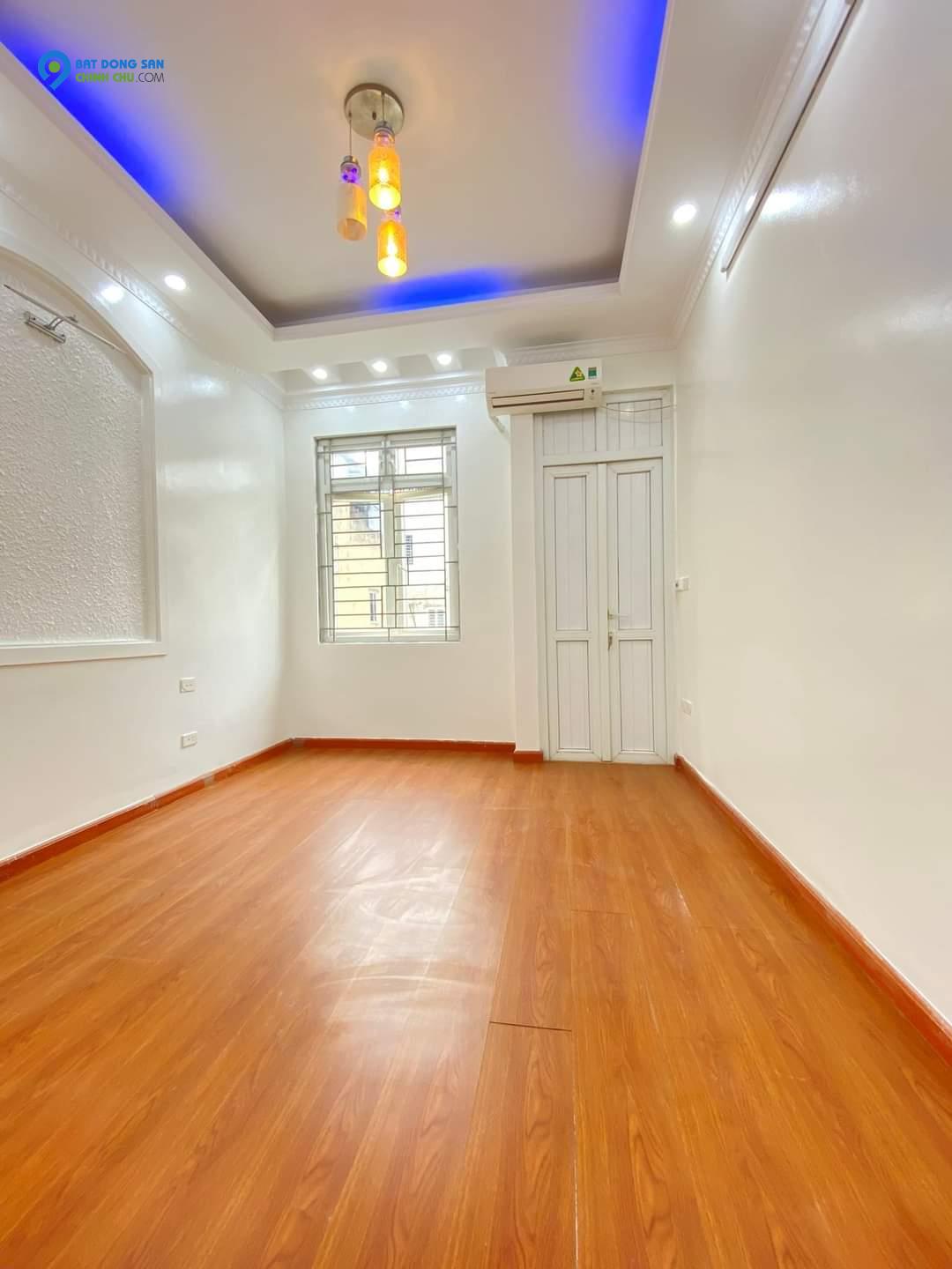 Siêu phẩm Lĩnh Nam, bán nhà đẹp 35m2, 5 tầng lung linh, gần ô tô tránh