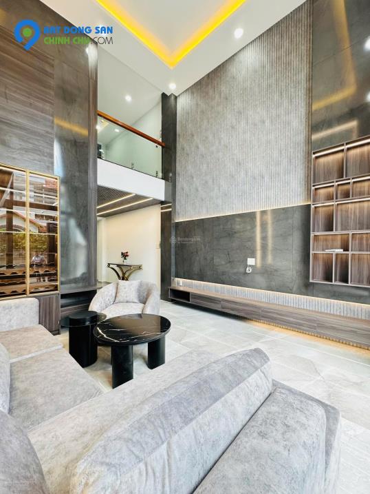 Siêu phẩm có thang máy HXH đường Dương Quảng Hàm, Phường 6, Gò Vấp, nhà full nội thất vip