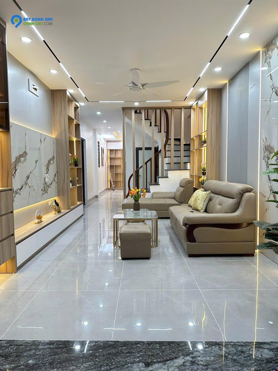 Siêu phẩm lô góc Nguyên Đúc Cảnh ,Hoàng Mai,1 nhà ra phố,thang máy,sân trươc nhà rộng,nội thât cao cấp